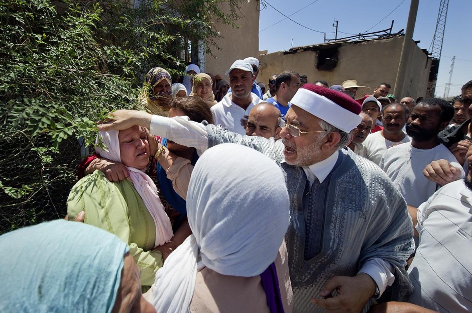 Le Cheikh Abdelfattah Mourou visite les familles endeuillÃ©es le vendredi 10 juin aprÃ¨s les affrontements du 3 au 5 juin 2011 dans la ville de Metlaoui