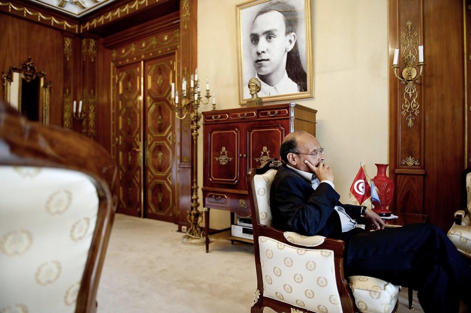 9 mars : Moncef Marzouki dans son bureau lors de notre rencontre avec M. Moncef Marzouki, président de la République depuis le 13 décembre 2011, au Palais Préisdentiel de Carthage. Le Président a repris le bureau de Habib Bourguiba, abndonné sous Ben Ali, le bureau de ce dernier a été transformé en salle d