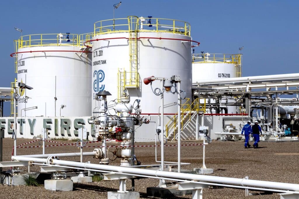 Site industriel gazier de Petrofac sur l'ïle de Kerkennah en Tunisie. Petrofac est présent en Tunisie depuis 2007.
Le champ gazier de Chergui produit jusqu’à 30 millions de pieds cubes de gaz par jour, soit 12 % de la consommation totale de gaz en Tunisie, selon des chiffres communiqués par Petrofac.
Le britannique est l’opérateur du champ gazier ainsi que son actionnaire à 45 %, aux côtés de l’Enterprise tunisienne d’activitiés pétrolières (ETAP), la compagnie pétrolière nationale tunisienne.