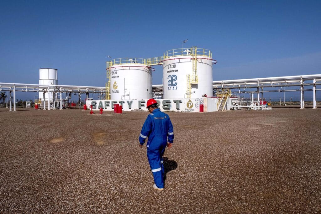 Site industriel gazier de Petrofac sur l'ïle de Kerkennah en Tunisie. Petrofac est présent en Tunisie depuis 2007.
Le champ gazier de Chergui produit jusqu’à 30 millions de pieds cubes de gaz par jour, soit 12 % de la consommation totale de gaz en Tunisie, selon des chiffres communiqués par Petrofac.
Le britannique est l’opérateur du champ gazier ainsi que son actionnaire à 45 %, aux côtés de l’Enterprise tunisienne d’activitiés pétrolières (ETAP), la compagnie pétrolière nationale tunisienne.