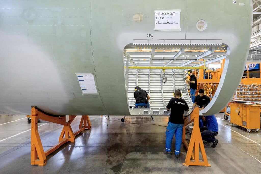 Site de production de Aérolia dans la banlieue sud de Tunis au coeur du nouveau concept de pôle aéronautique développé depuis 2009. Ce site de la filiale de Airbus Industrie produit des éléments des nouveaux Airbus A320.