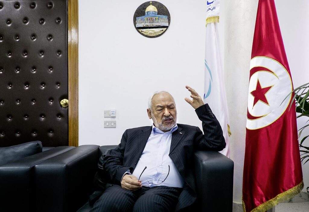 17 octobre 2012 : M. Rached Ghannouchi Président du parti Ennahdha, parti au pouvoir en Tunisie dans son bureau.