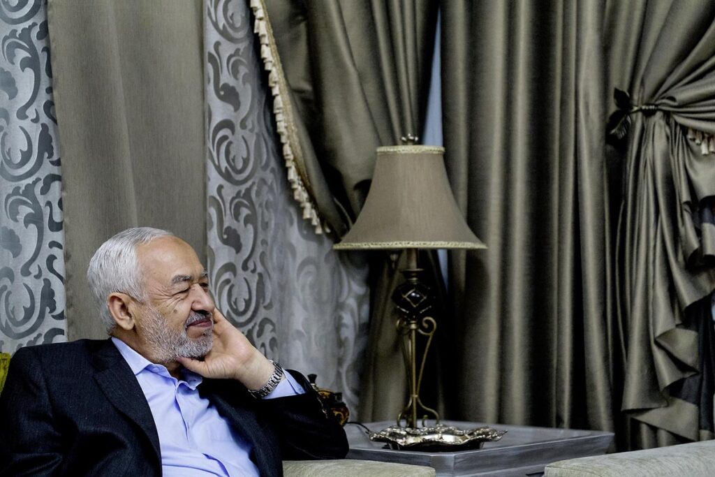 13 janvier 2014 : portrait de Rached Ghannouchi, Président et fondateur du parti Ennahdha, chez lui lors d'une interview.