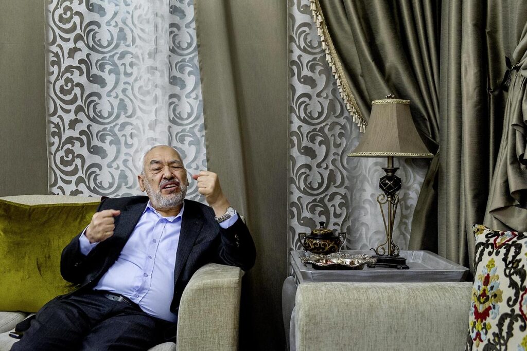 13 janvier 2014 : portrait de Rached Ghannouchi, Président et fondateur du parti Ennahdha, chez lui lors d'une interview.