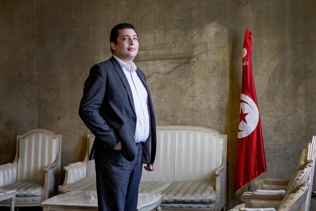 Iyed Dahmani, député du PDP à l'ANC. C'est en se rendant en France en 2001, pour suivre des études universitaires, qu'il fait son apprentissage de la politique au sein de la gauche tunisienne. En 2007, il intègre le Parti démocrate progressiste. Suite à la révolution de 2011 il revient en Tunisie et se met à préparer la campagne électorale pour l'élection de l'assemblée constituante, à laquelle il est candidat dans la circonscription de Siliana, sa région natale.