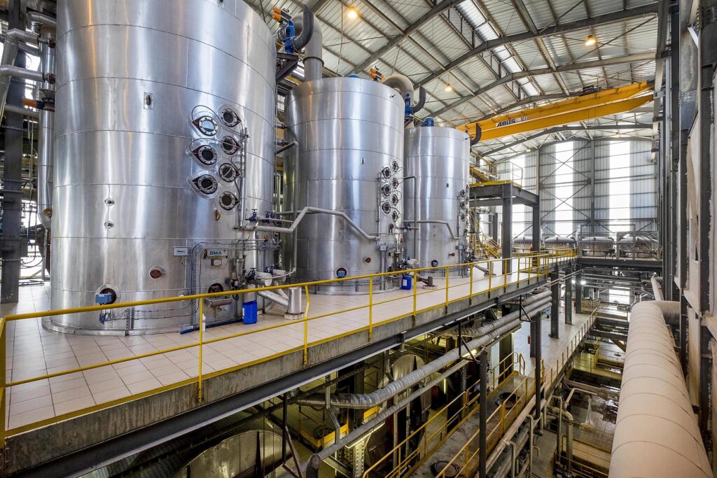 Usine de raffinage de sucre de Bizerte a été achetée par un investisseur libyen. Il s’agit d’une entreprise confisquée par l’Etat, rachetée par le libyen et louée, par la suite, à une entreprise française.