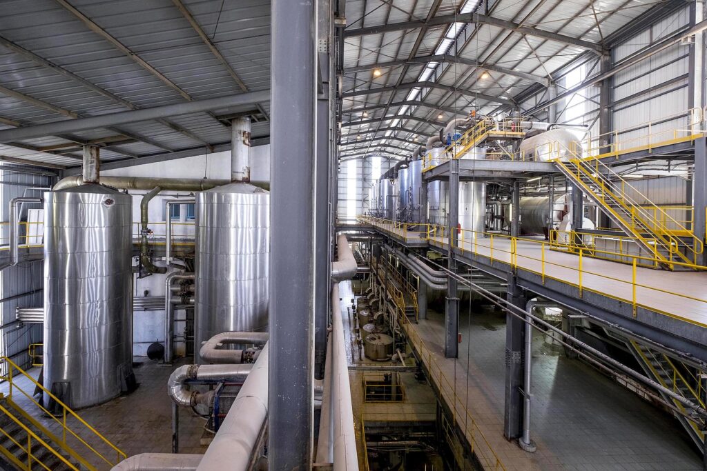 Usine de raffinage de sucre de Bizerte a été achetée par un investisseur libyen. Il s’agit d’une entreprise confisquée par l’Etat, rachetée par le libyen et louée, par la suite, à une entreprise française.